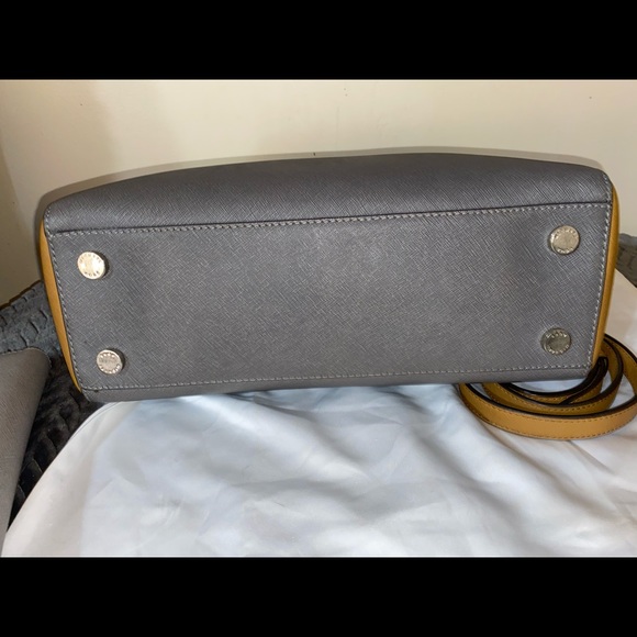 Michael Kors Satchel MD Sutton & Wallet - Picture 5 of 8